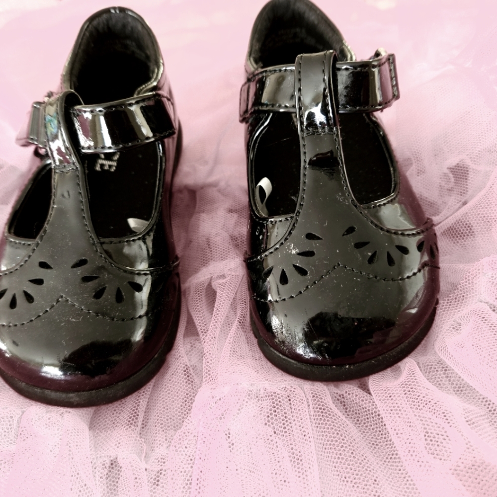 Children's Place Size 5 Girl shoes
